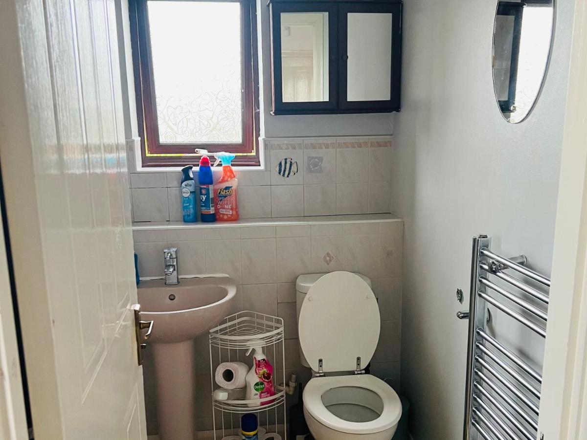 Clove, 3-4 Bed House With Garden, Free Parking, Sleeps 9 In Grays & Chafford Hundred Stifford Екстер'єр фото