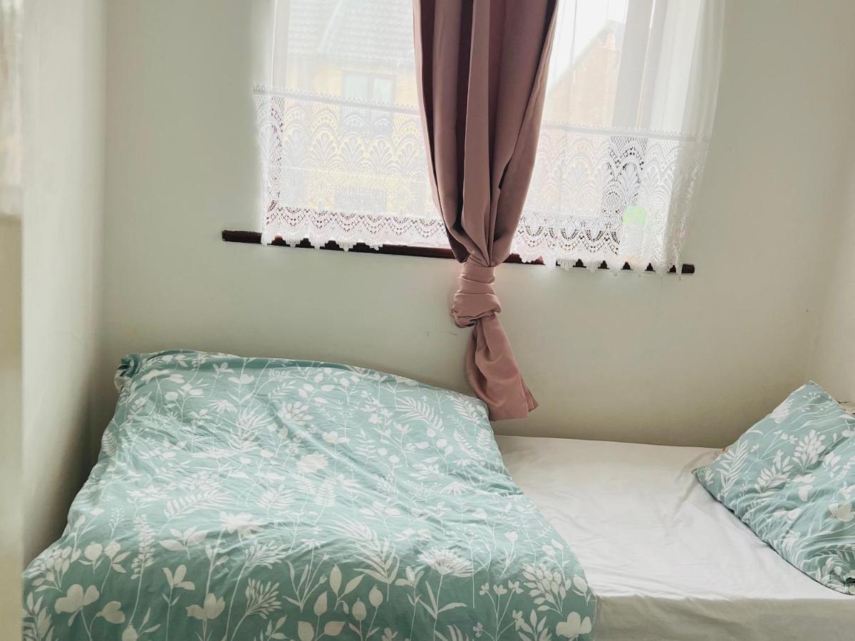 Clove, 3-4 Bed House With Garden, Free Parking, Sleeps 9 In Grays & Chafford Hundred Stifford Екстер'єр фото