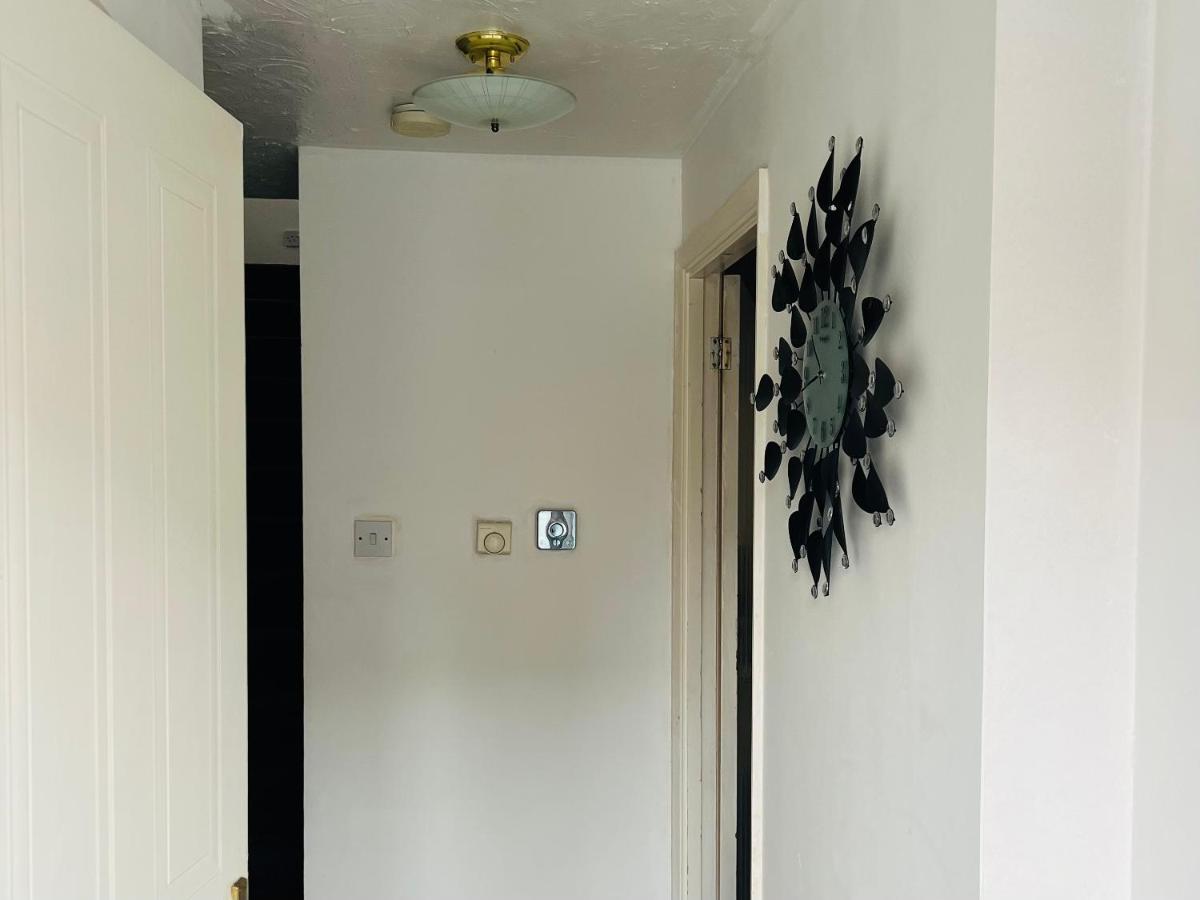 Clove, 3-4 Bed House With Garden, Free Parking, Sleeps 9 In Grays & Chafford Hundred Stifford Екстер'єр фото