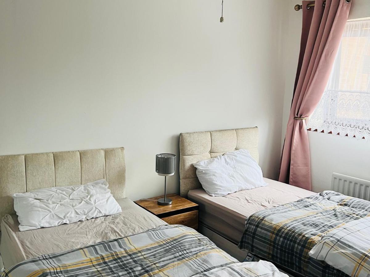 Clove, 3-4 Bed House With Garden, Free Parking, Sleeps 9 In Grays & Chafford Hundred Stifford Екстер'єр фото