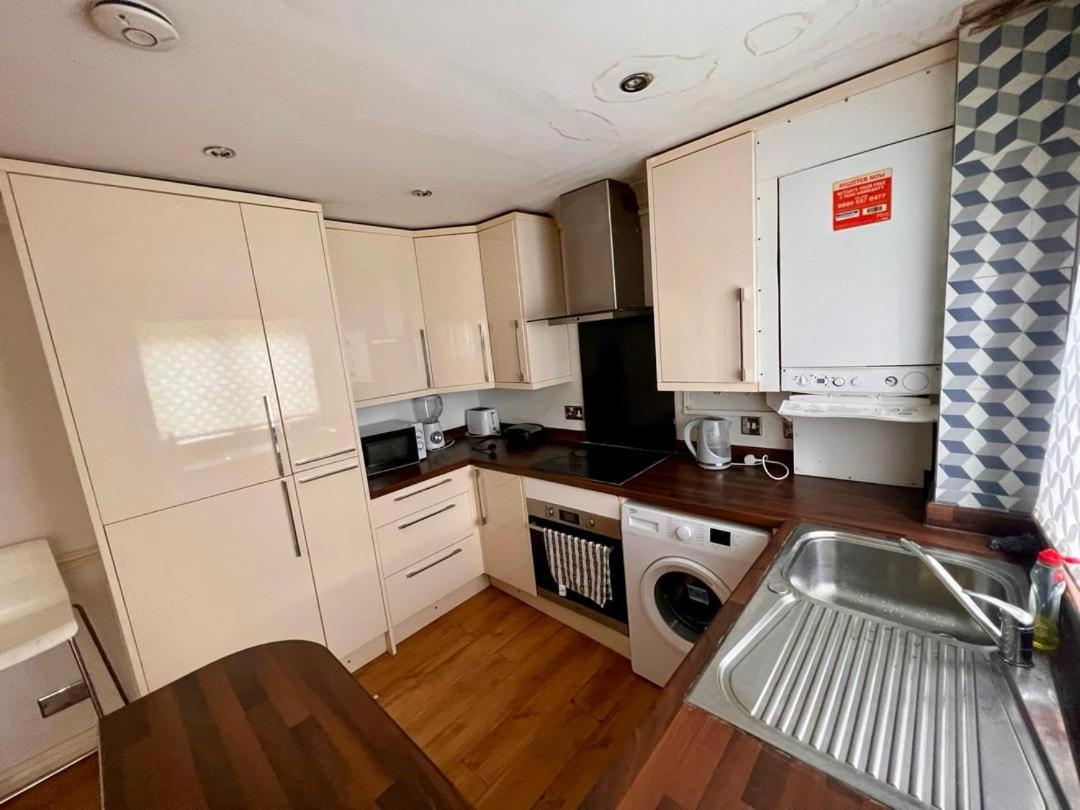 Clove, 3-4 Bed House With Garden, Free Parking, Sleeps 9 In Grays & Chafford Hundred Stifford Екстер'єр фото
