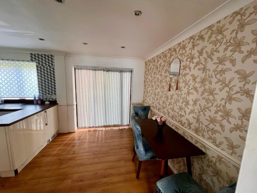 Clove, 3-4 Bed House With Garden, Free Parking, Sleeps 9 In Grays & Chafford Hundred Stifford Екстер'єр фото