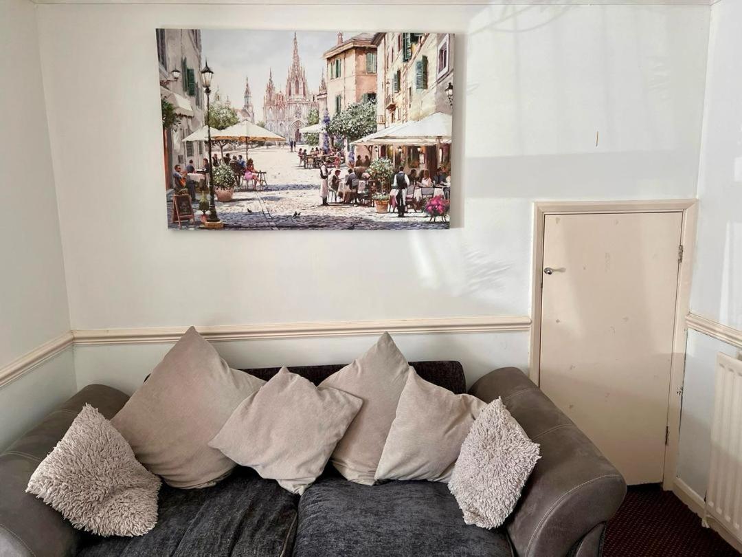Clove, 3-4 Bed House With Garden, Free Parking, Sleeps 9 In Grays & Chafford Hundred Stifford Екстер'єр фото