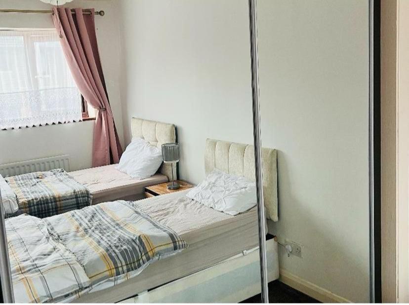 Clove, 3-4 Bed House With Garden, Free Parking, Sleeps 9 In Grays & Chafford Hundred Stifford Екстер'єр фото