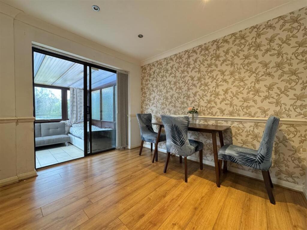 Clove, 3-4 Bed House With Garden, Free Parking, Sleeps 9 In Grays & Chafford Hundred Stifford Екстер'єр фото