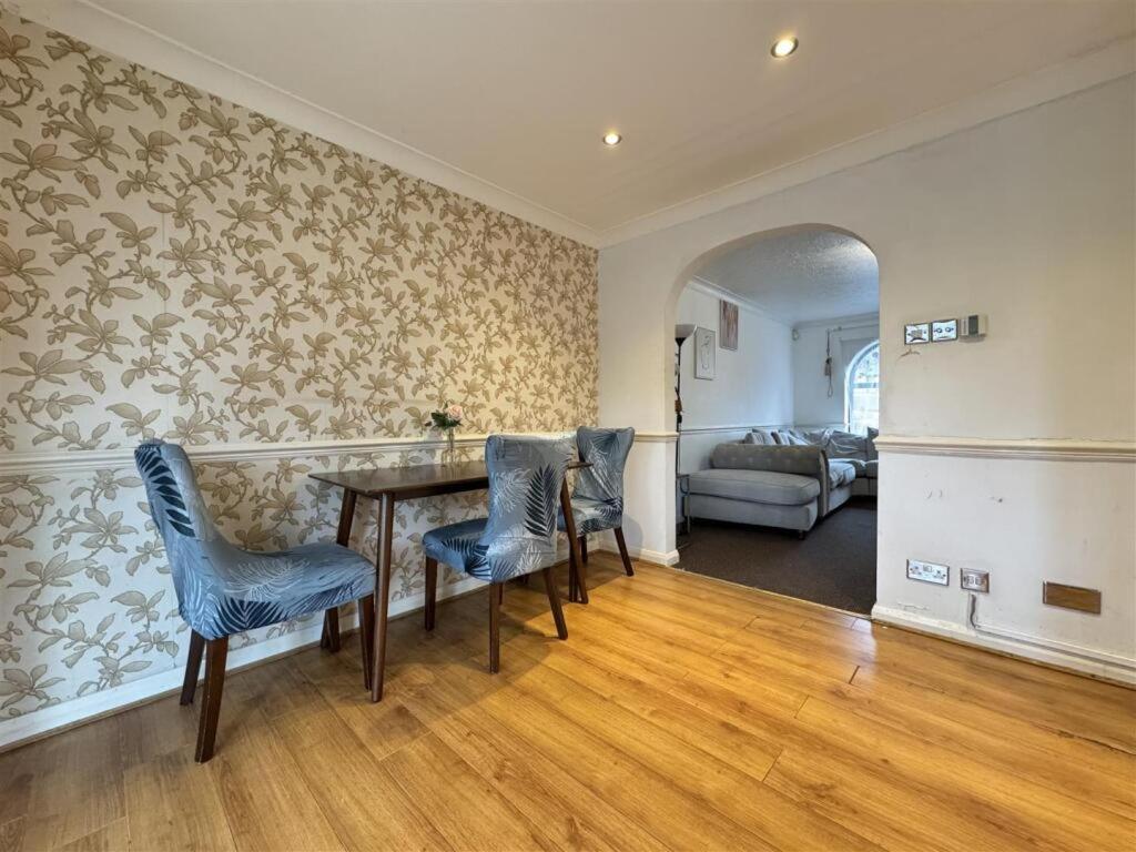 Clove, 3-4 Bed House With Garden, Free Parking, Sleeps 9 In Grays & Chafford Hundred Stifford Екстер'єр фото