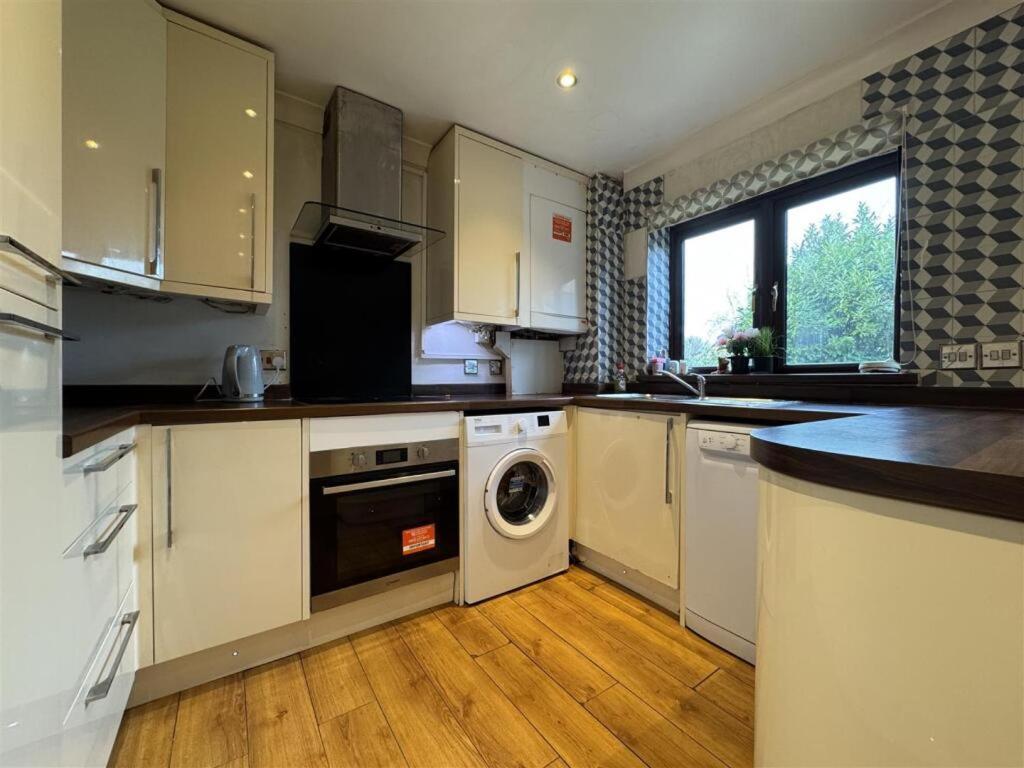 Clove, 3-4 Bed House With Garden, Free Parking, Sleeps 9 In Grays & Chafford Hundred Stifford Екстер'єр фото