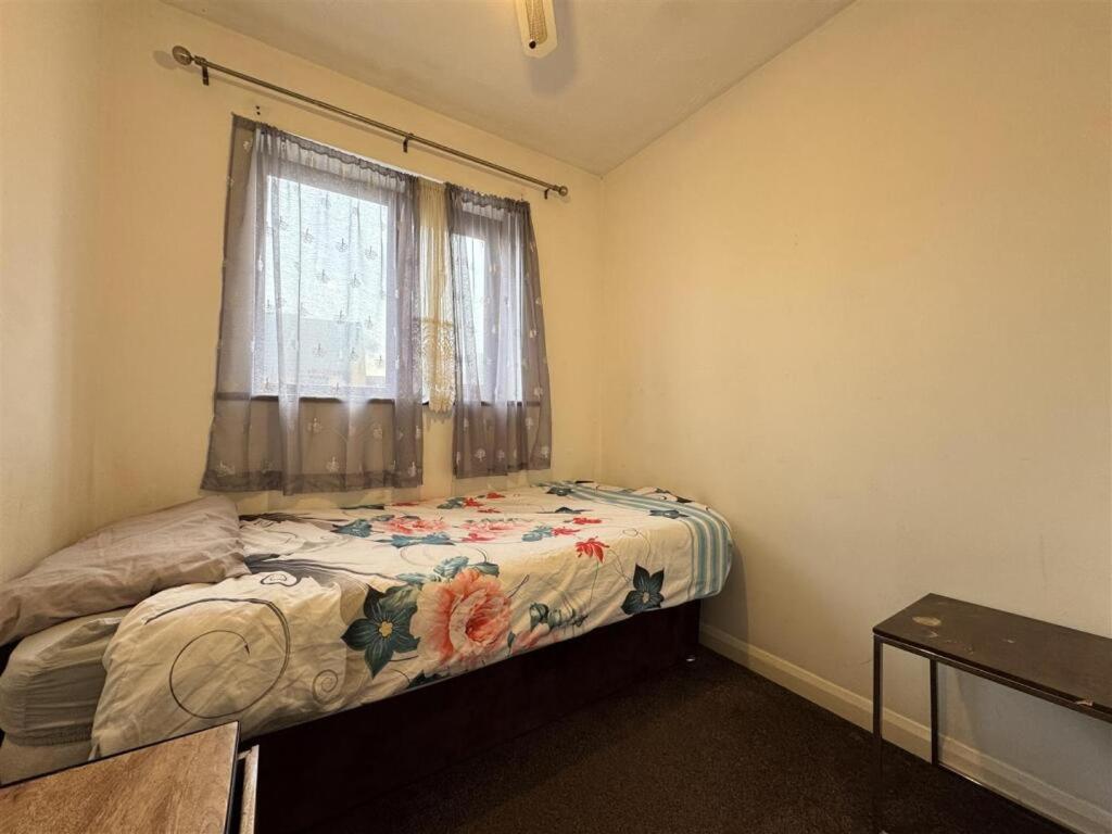 Clove, 3-4 Bed House With Garden, Free Parking, Sleeps 9 In Grays & Chafford Hundred Stifford Екстер'єр фото